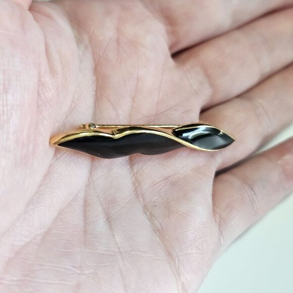 Gold plated black enamel brooch - Picture 3 of 10